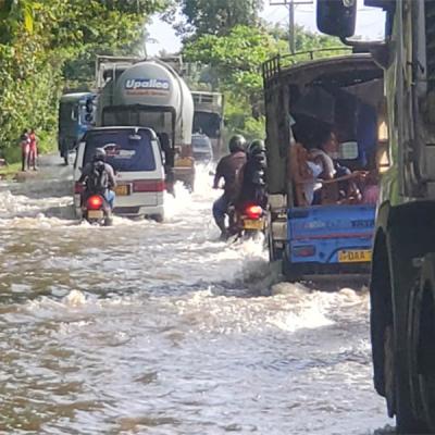 ජලාශ කිහිපයක ජල මට්ටම් ඉහළට - මාර්ග අවහිර වෙයි