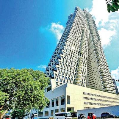 පාසල් සිසුන් දෙදෙනෙක් ගොඩනැගිල්ලකින් වැටී මරුට