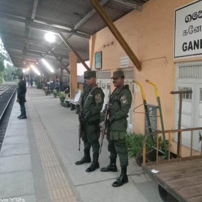 දුම්රිය ස්ථානාධිපති වර්ජනය දිගටම : ආරක්‍ෂාවට හමුදාව කැඳවයි