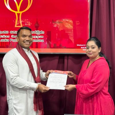 පොහොට්ටුව දාලා යන්නේ නැහැ – සනත් නිශාන්තගේ බිරිඳ