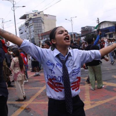 සමාජ මාධ්‍ය තහනමට එරෙහි නේපාලයේ විරෝධතා : 19ක් මරුට