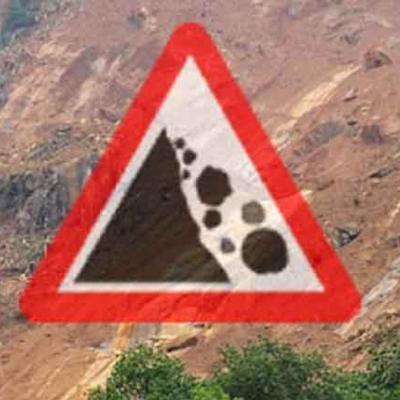 දිස්ත්‍රික්ක දෙකකට නායයෑම් රතු නිවේදන